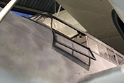 Geöffnetes Seitenfenster des Windschutzaufbaus der Bf 110
