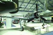 Ansicht des doppelsitzigen Schulflugzeuges Focke-Wulf Fw 190 S-8 des Royal-Airforce-Museums

