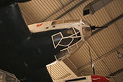 Leuchtpatronenkästen an der rechten Seitenwand des Cockpits und A-Stand in der Kanzelspitze
