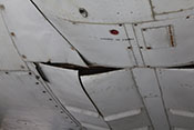 Leicht geöffnete Klappen der Bombenschächte an der Rumpfunterseite der CASA C-2-111.B bzw. Heinkel He 111
