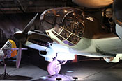 Anischt der Heinkel He 111 H-20 mit der typischen Glaskanzel (A-Stand hier ohne übliches MG 131)

