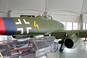 Rumpfhinterteil der Me 262 mit Wartungsklappe und Peilrahmen
