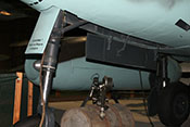 Bugradklappe mit Antrieb und Federbein des Me262-Bugrollwerkes  
