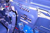 Sicherungskasten im rechten Cockpitbereich
