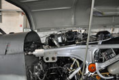 Zwillings-Zündmagnet, Stoßdrahtgeber, Entlüfter und andere Bauteile des DB 605

