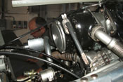 Zwillings-Zündmagnet und darunter der Generator für die elektrisch betriebenen Systeme der Bf 109 
