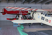 IMAM Ro 43bis '110-12' und Macchi MC72 '181' Hochgeschwindigkeits-Wasserflugzeug von 1931 im Hangar 'Velo'
