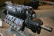 12-Zylinder-Reihenflugmotor Daimler-Benz DB 605A mit 35,7 Litern Hubraum
