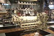 12-Zylindermotor Renault 12 S - Lizenzbau des Argus As 411 von 1946
