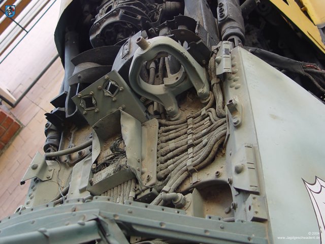 0004_Johannesburg_Messerschmitt_Bf_109_E-3_WNr_1289_Zufuehrung_gemeinsame_Lafette_MG17