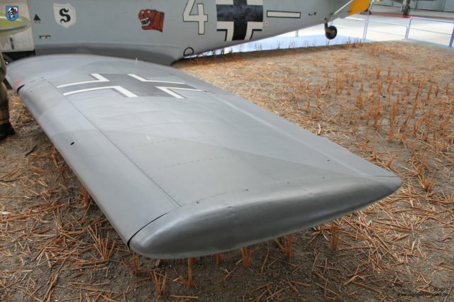 0011_Duxford_Messerschmitt_Bf_109_E-3_WNr_1190_Fluegel_Randkappe_Vorfluegel