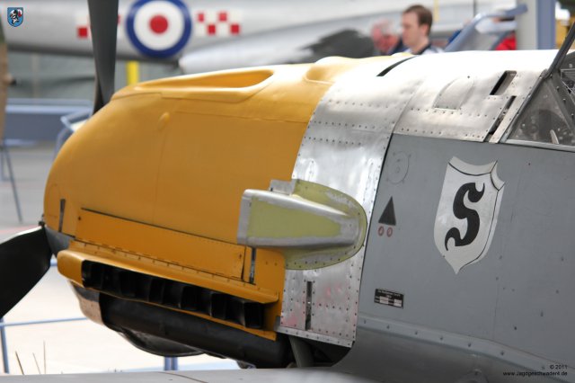 0015_Duxford_Messerschmitt_Bf_109_E-3_WNr_1190_Luftansaugstutzen_Triebwerksverkleidung