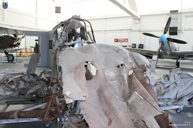 0006_Zirchow_Messerschmitt_Bf_109_E-3a_L-61_vorderes_oberes_Haubenteil_Wrack