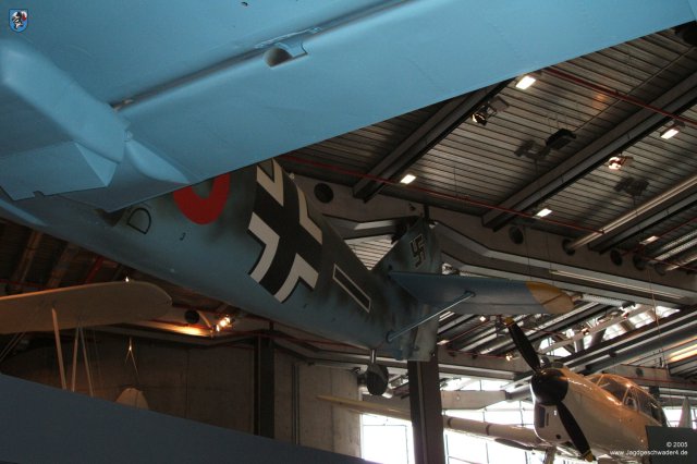0012_Berlin-Kreuzberg_Messerschmitt_Bf_109_E-4_WNr_1407_Hoehenleitwerk_Abstrebung