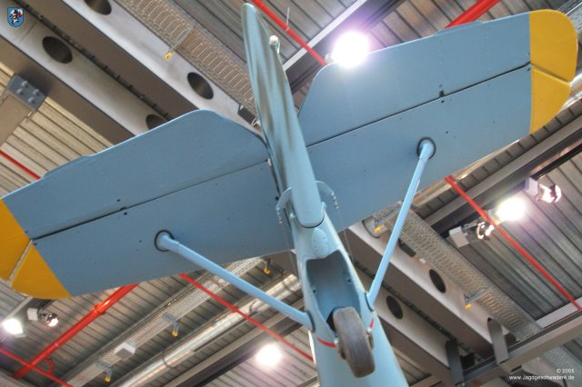 0014_Berlin-Kreuzberg_Messerschmitt_Bf_109_E-4_WNr_1407_Hoehenleitwerk_Sporn_Abstrebung