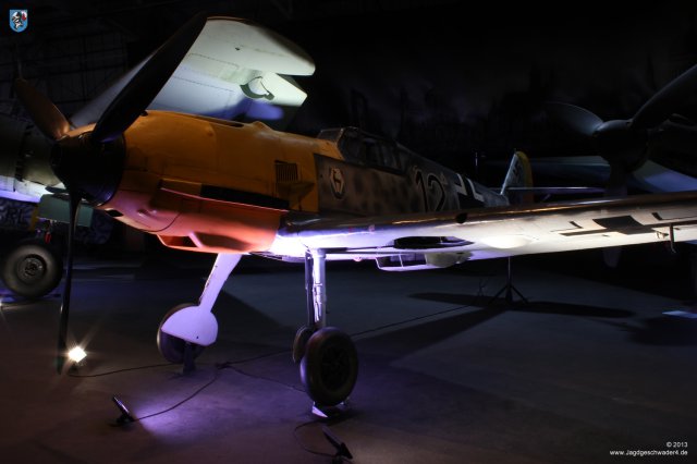 0001_London-Hendon_Messerschmitt_Bf_109_E-4_WNr_4101_Ansicht_vorne_links