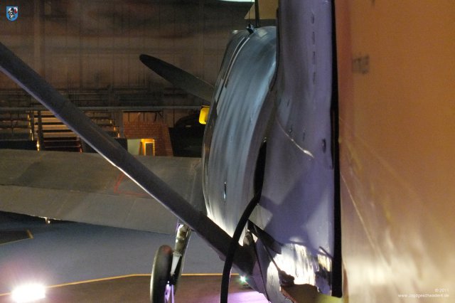 0005_London-Hendon_Messerschmitt_Bf_109_E-4_WNr_4101_Handloch_im_Rumpfteil_9