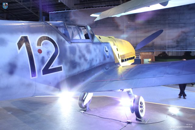 0008_London-Hendon_Messerschmitt_Bf_109_E-4_WNr_4101_Fluegelanschluss