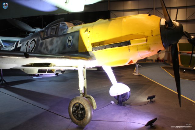 0011_London-Hendon_Messerschmitt_Bf_109_E-4_WNr_4101_Abgasanlage_Triebwerkverkleidung_rechts