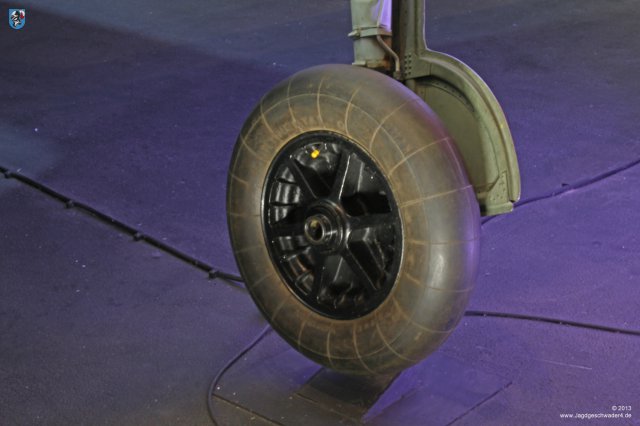 0016_London-Hendon_Messerschmitt_Bf_109_E-4_WNr_4101_Laufrad_Felge