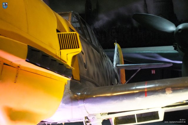 0018_London-Hendon_Messerschmitt_Bf_109_E-4_WNr_4101_Abgasanlage_Luftansaugstutzen_Fluegelvorderkante