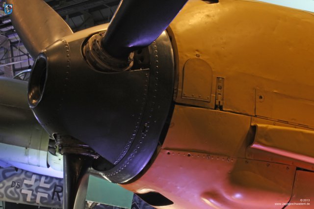 0019_London-Hendon_Messerschmitt_Bf_109_E-4_WNr_4101_Spinner_Klappe_Oelbehaelter