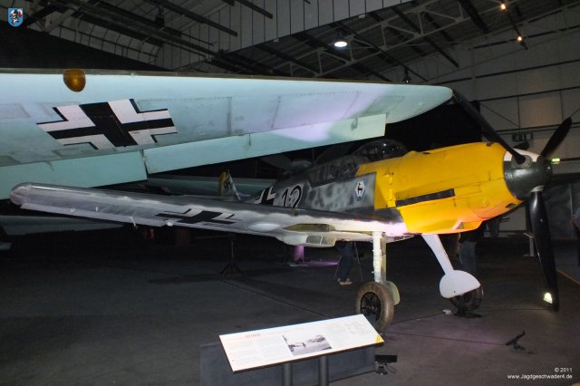 0023_London-Hendon_Messerschmitt_Bf_109_E-4_WNr_4101_Ansicht_vorne_rechts