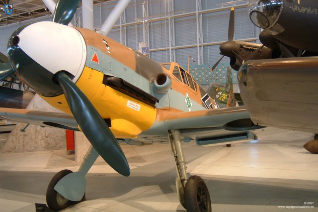 0003_Ottawa_Messerschmitt_Bf_109_F-4_WNr_10132_Wappen_6_Staffel_und_Mickey_Mouse