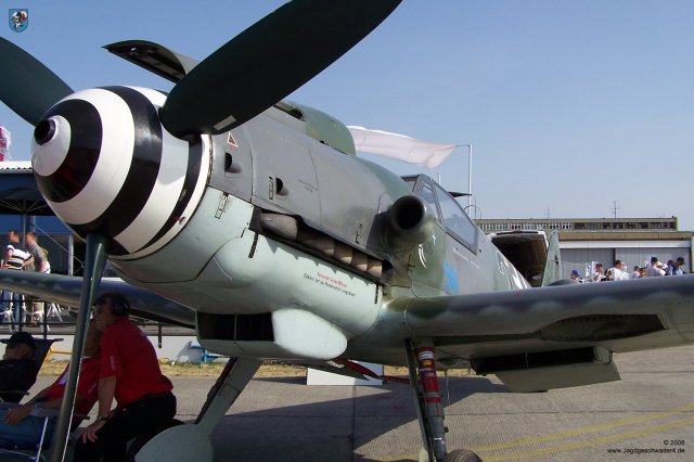 0008_ILA_Berlin_Messerschmitt_Bf_109_G-10_D-FDME_Ballung_Luftansaughutze
