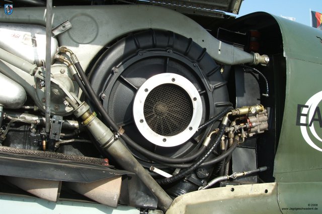 0022_ILA_Berlin_Messerschmitt_Bf_109_G-10_D-FDME_Lader_Schnellkupplungen_Hydraulik_DB-605