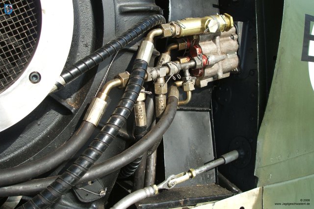 0024_ILA_Berlin_Messerschmitt_Bf_109_G-10_D-FDME_Hydraulikschnellkupplungen_DB605
