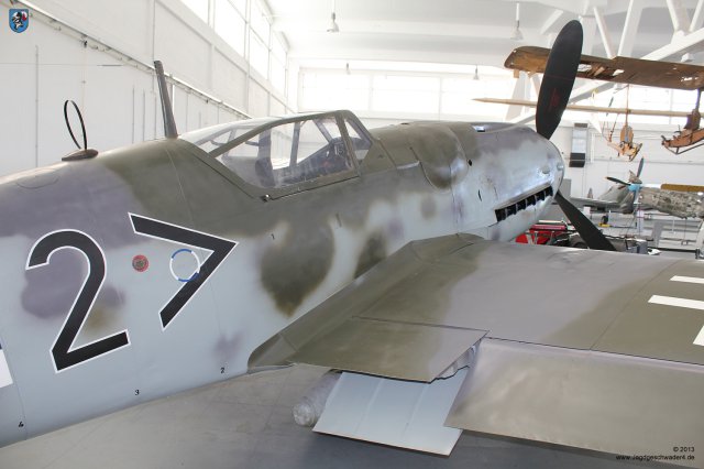 0035_Zirchow_Usedom_Messerschmitt_Bf_109_G-14_WNr_462707_Tragflaechenuebergang_Kuehlklappen