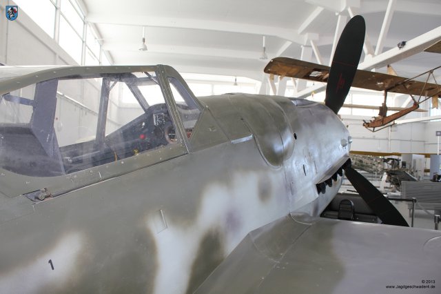 0040_Zirchow_Usedom_Messerschmitt_Bf_109_G-14_WNr_462707_Beule_MG_131_Abdeckung
