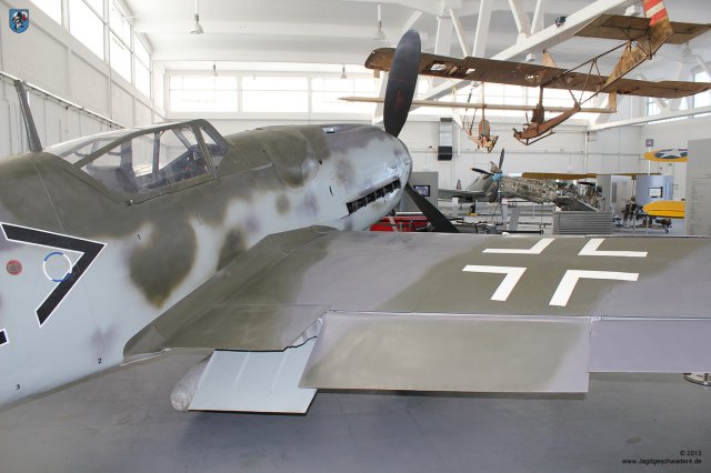 0041_Zirchow_Usedom_Messerschmitt_Bf_109_G-14_WNr_462707_Kuehlklappen_Landklappe_Tragflaeche