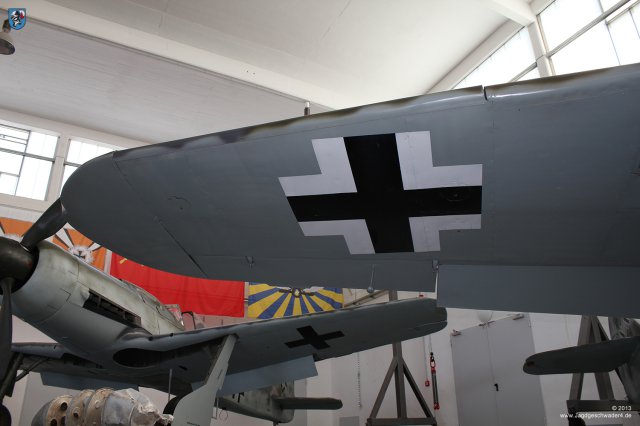 0049_Zirchow_Usedom_Messerschmitt_Bf_109_G-14_WNr_462707_Tragflaeche_Balkenkreuz