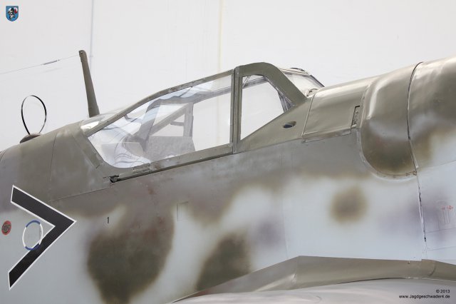 0057_Zirchow_Usedom_Messerschmitt_Bf_109_G-14_WNr_462707_Leuchtpistolen_Ausschuss_Kiemenklappe_Belueftung