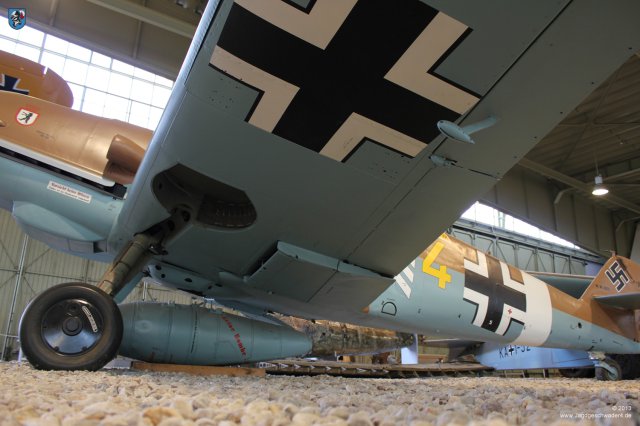 0009_Berlin-Gatow_Messerschmitt_Bf_109_G-2_WNr_10575_Tragflaeche_Wasserkuehler_Landeklappe_Querruder