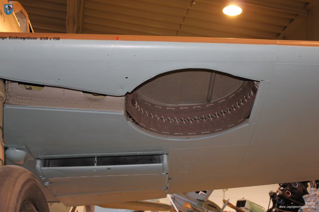 0012_Berlin-Gatow_Messerschmitt_Bf_109_G-2_WNr_10575_Fahrwerkschacht_Wasserkuehler