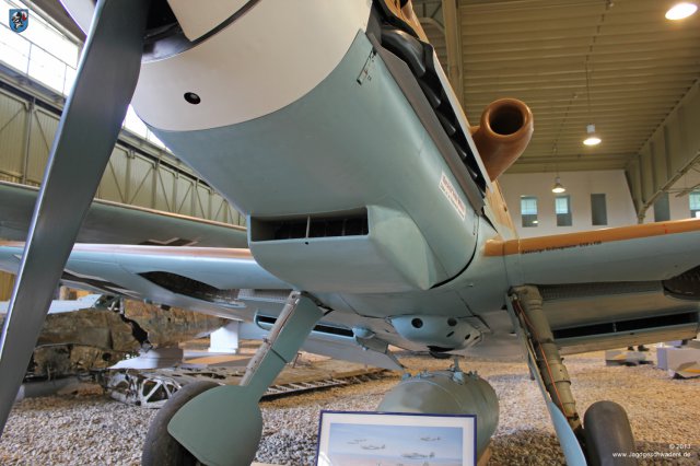 0017_Berlin-Gatow_Messerschmitt_Bf_109_G-2_WNr_10575_unteres_Haubenteil_Oelkuehler