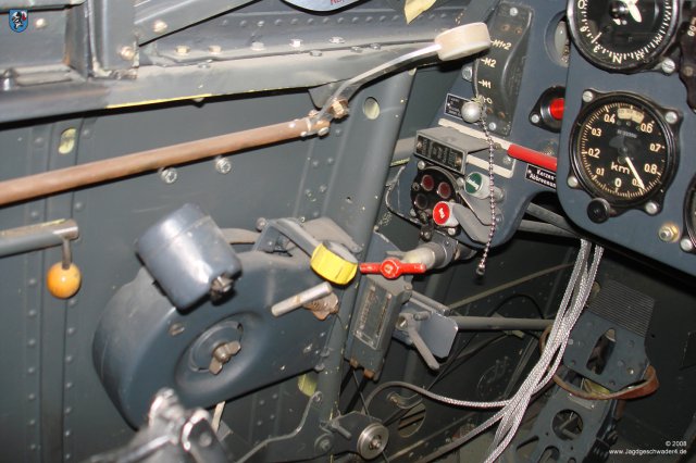 0039_Berlin-Gatow_Messerschmitt_Bf_109_G-2_WNr_10575_Cockpit_Leistungshebel