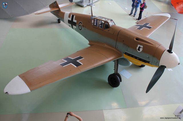 0002_London-Hendon_Messerschmitt_Bf_109_G-2_WNr_10639_Ansicht_vorne_rechts