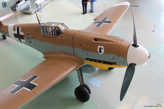 0003_London-Hendon_Messerschmitt_Bf_109_G-2_WNr_10639_Ansicht_vorne_rechts