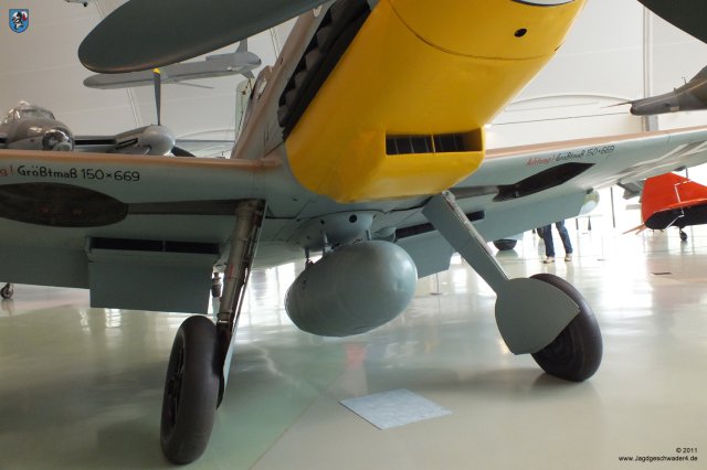 0025_London-Hendon_Messerschmitt_Bf_109_G-2_WNr_10639_Abwurftank_Rumpf