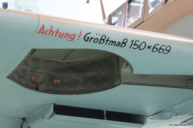 0028_London-Hendon_Messerschmitt_Bf_109_G-2_WNr_10639_Fahrwerkschacht_150x669_Laufrad_Dimension