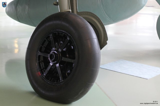 0030_London-Hendon_Messerschmitt_Bf_109_G-2_WNr_10639_Laufrad_Decke_Fahrgestell