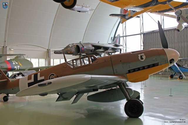 0034_London-Hendon_Messerschmitt_Bf_109_G-2_WNr_10639_Randbogen_rechte_Tragflaeche