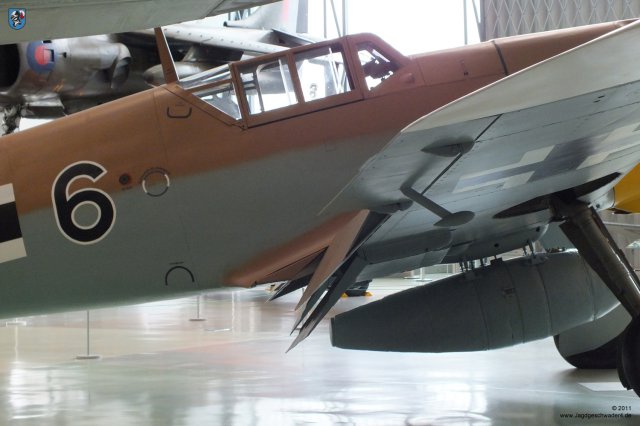 0036_London-Hendon_Messerschmitt_Bf_109_G-2_WNr_10639_ausgefahrene_Landeklappe_Querruder_Gewichtsausgleich