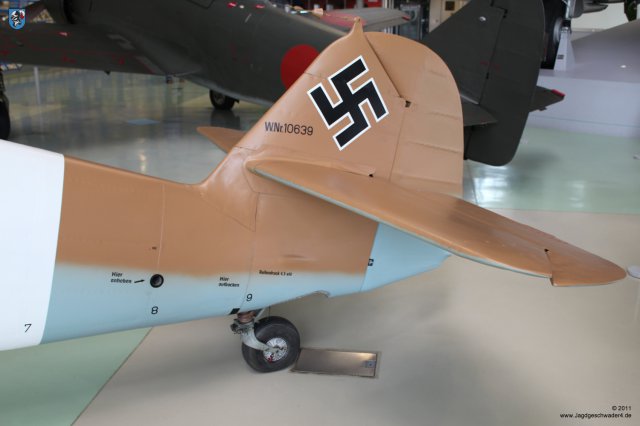 0042_London-Hendon_Messerschmitt_Bf_109_G-2_WNr_10639_Heck_Spornrad_Hoehenleitwerk_Seitenleitwerk
