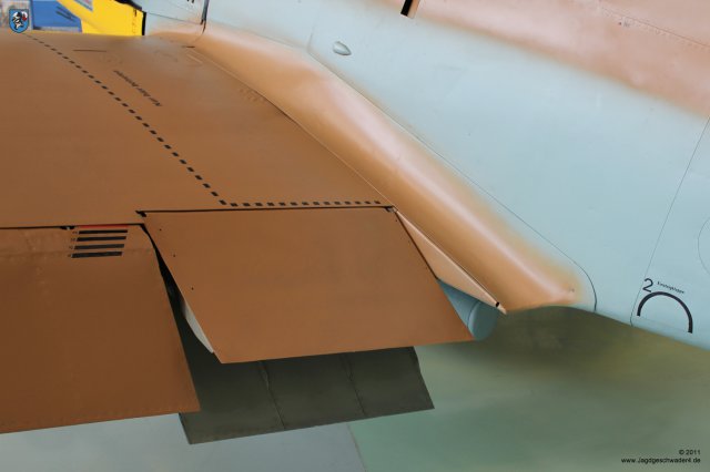 0048_London-Hendon_Messerschmitt_Bf_109_G-2_WNr_10639_Kuehlerklappen_Einstiegklappe