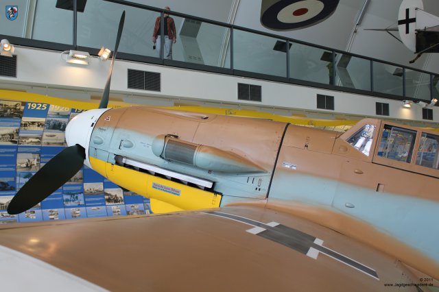 0058_London-Hendon_Messerschmitt_Bf_109_G-2_WNr_10639_Tragflaeche_Balkenkreuz_Triebwerk